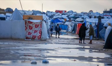Gazze’de olumsuz hava koşulları, yerinden edilenlerin dramını derinleştiriyor