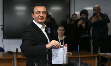 Kosova'daki erken genel seçimde mevcut Başbakan Kurti zaferini ilan etti