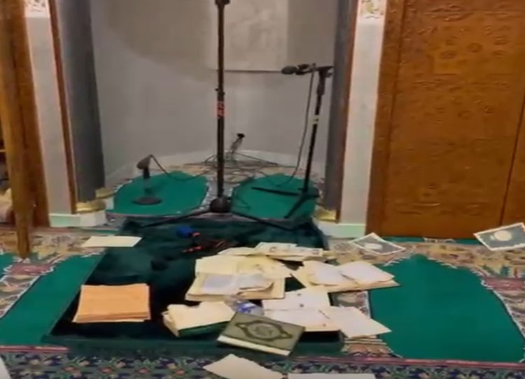 Fransa’da camiye İslamofobik saldırı: Kur’an-ı Kerim nüshaları yırtılıp yere atıldı