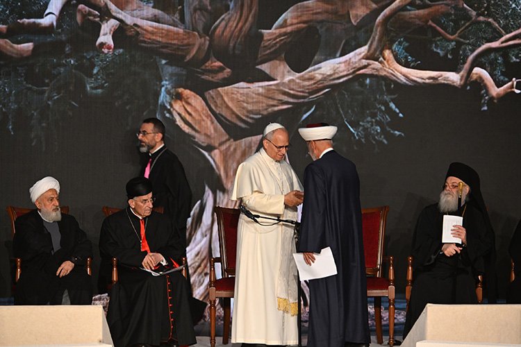 Papa 14. Leo, Beyrut'ta Müslüman ve Hristiyan toplumunun temsilcileriyle buluştu