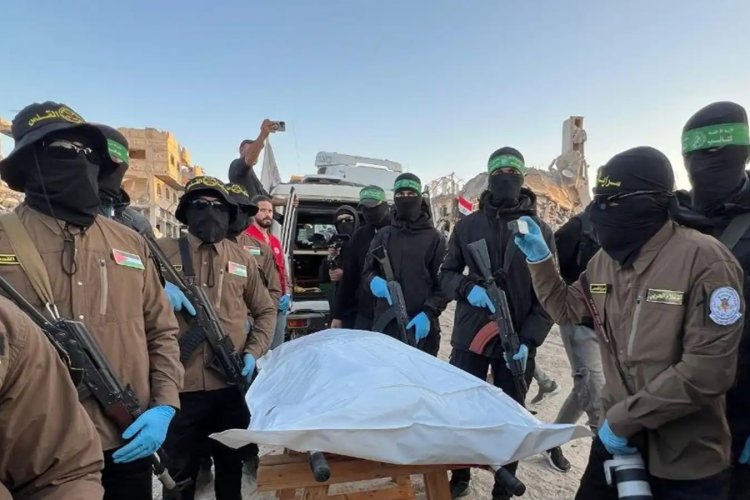 Gazze'deki direniş, bir İsrailli esirin cesedini teslim etti