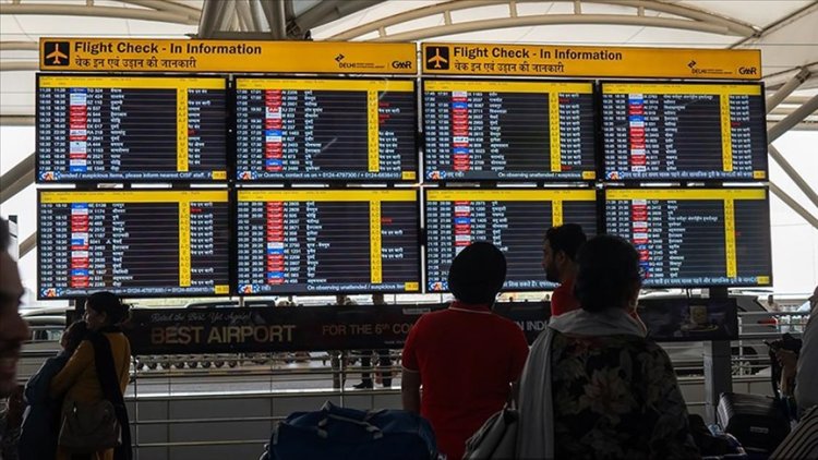 Hindistan'ın en büyük hava yolu şirketi IndiGo'nun iptal ettiği sefer sayısı 1000'i aştı