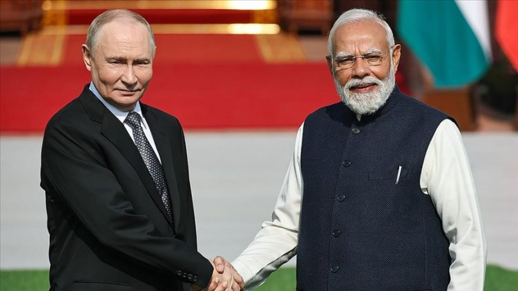 Putin ve Hindistan Başbakanı Modi'nin görüşmesi başladı