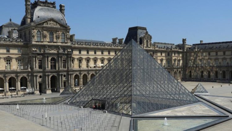 Louvre Müzesi’nde su sızıntısı: Yüzlerce eserde hasar oluştu