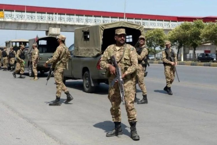 Pakistan'da askerlere saldırı: 6 ölü, 6 yaralı