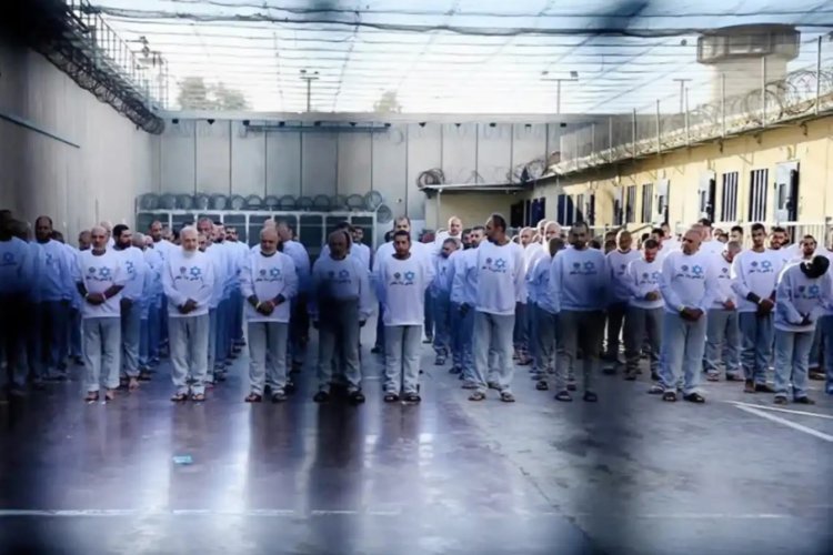 Siyonist İsrail zindanlarında esirler örtüsüz, ilaçsız ve ölümcül soğukla baş başa