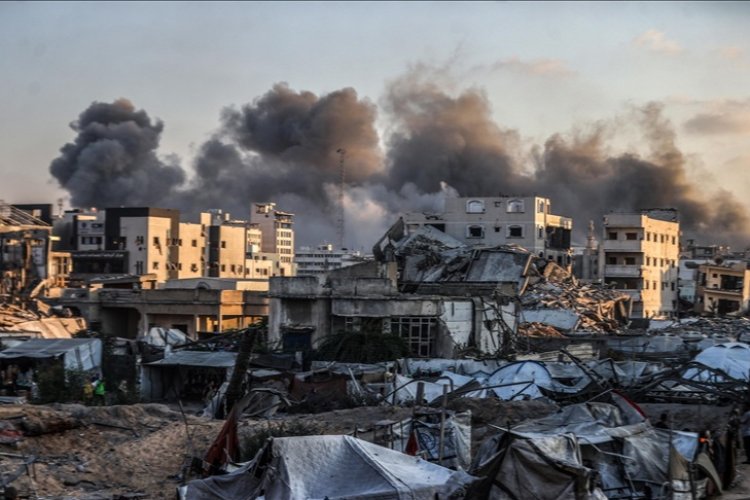 Katil İsrail Gazze'de ateşkesi ihlal ederek 1'i çocuk 3 Filistinliyi şehit etti