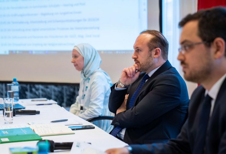 Avusturya İslam Cemaati başörtüsü yasağını Anayasa Mahkemesine taşıyor