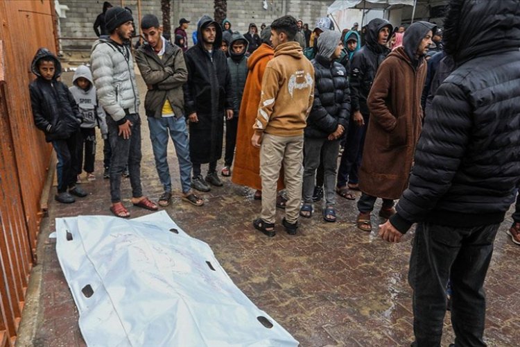 Katil İsrail askerlerinin Gazze'de açtığı ateş sonucu 1 Filistinli şehit  oldu