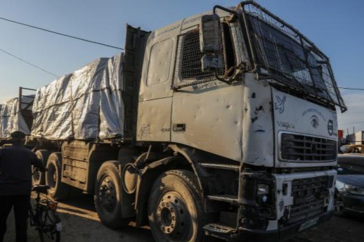 Katil İsrail, ateşkes sonrasında Gazze'ye geçecek 26 bin yardım tırını engelledi