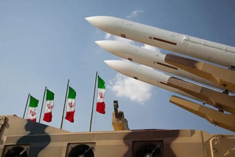 İran'dan balistik füze tatbikatı