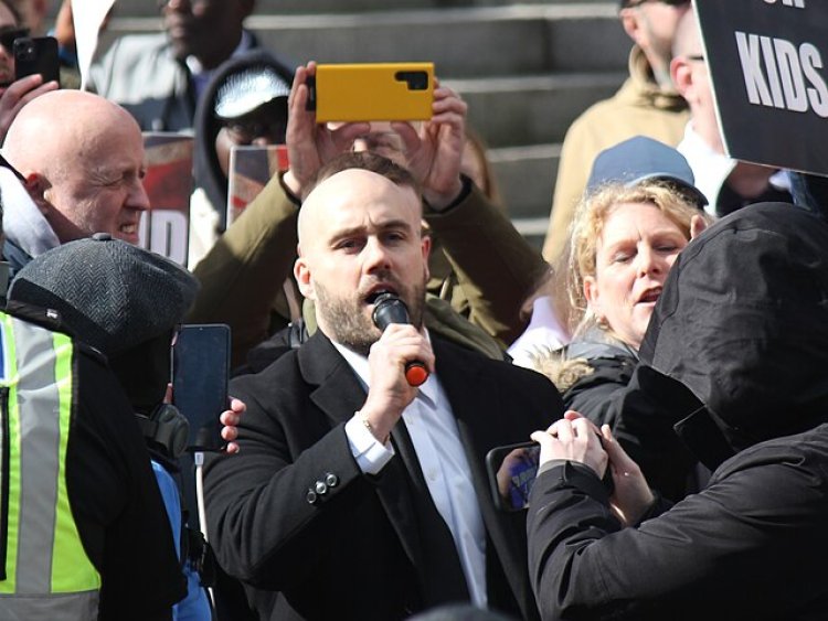 “Haçlı Seferi” Londra sokaklarında: Polis izledi, Müslümanlar hedef alındı