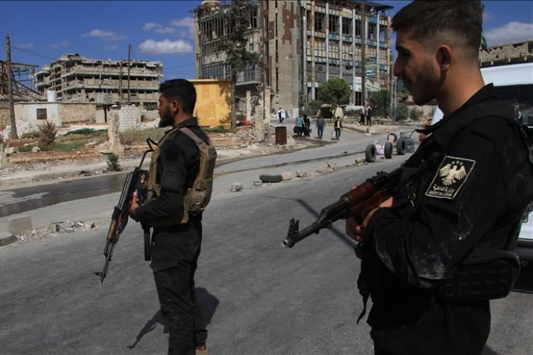 Suriye'de güvenlik güçlerine düzenlenen silahlı saldırıda 4 görevli yaralandı