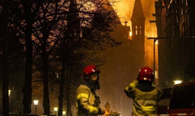 Amsterdam'da tarihi Vondelkerk Kilisesi'nde yangın çıktı