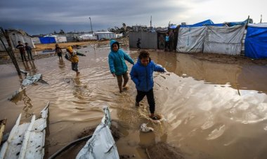 Gazze’de çadırlar sulara gömüldü ve bir bebek daha soğuktan şehit oldu