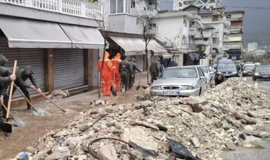 Balkanlar'da şiddetli yağışların neden olduğu seller sürüyor