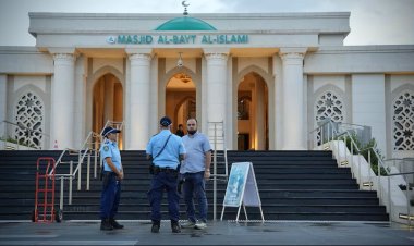 Avustralya’da Müslümanlar artan İslamofobi nedeniyle camilerde uyuyor