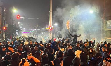 İran devlet televizyonu: Reşt kentindeki gösterilerde 300'den fazla dükkan yandı