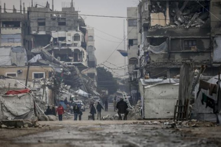 Katil İsrail, Gazze'ye hava ve topçu saldırıları düzenlemeye devam etti