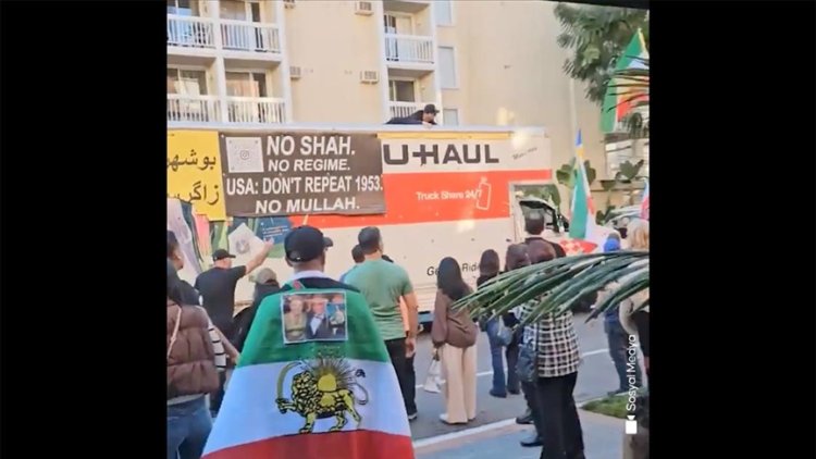 ABD'de İran'daki protestolara destek için toplananların arasına kamyonun dalması sonucu 2 kişi yaralandı