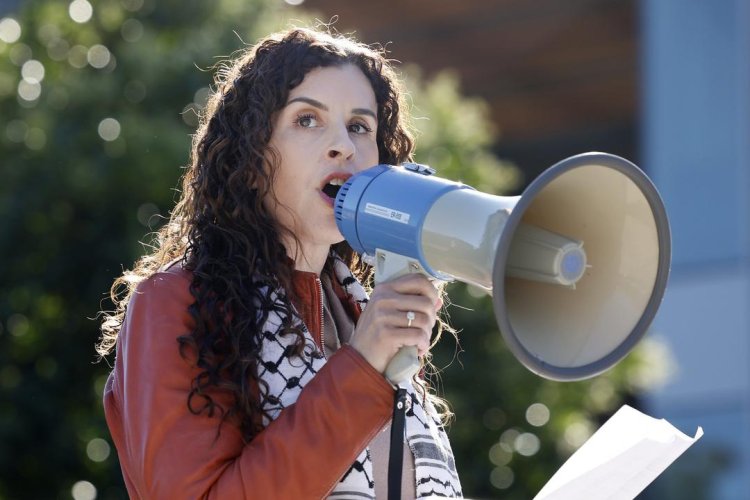 Avustralya'da Filistinli yazarı festivalden çıkaran kadro istifa etmek zorunda kaldı
