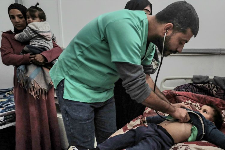 İşgalci İsrail’in sağlık sistemini çökerttiği Gazze'de 'ölümcül virüsler' yayılıyor