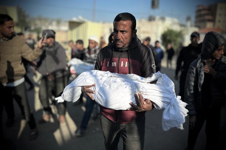 Katil İsrail'in Gazze'ye saldırılarında şehit sayısı 71 bin 441'e yükseldi