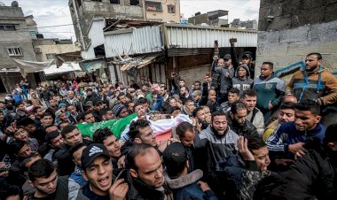 Gazze şehitlerini uğurladı