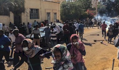 Sudan karıştı! Göstericiler ordu karargahına girdi