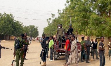 Askeri üniformalarla köye saldırdılar: 20 ölü