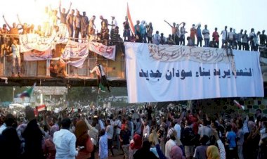 Sudan Cumhurbaşkanı Ömer El-Beşir İstifa Etti!