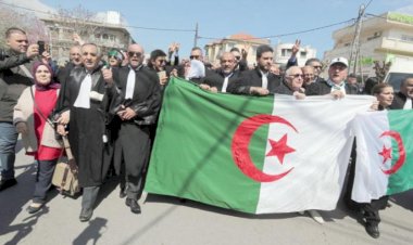 Cezayir halk hareketi iktidarı da muhalefeti de sarstı