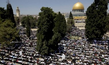 Engellemelere rağmen 40 bini kişi Mescid-i Aksa'da