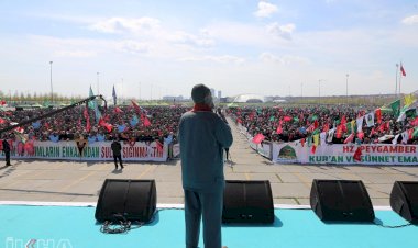 'İstanbul İslam'la, Hazreti Muhammed ile aziz olmuştur'