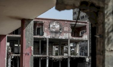 Gazze'de enkazlar arasındaki sıra dışı sergi