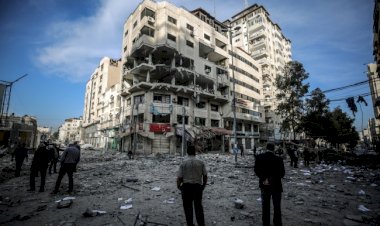 Camiler ve sivil binalar işgal ordusunun hedefinde