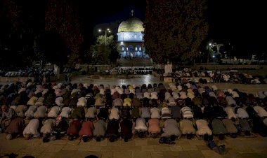Mescid-i Aksa’da ilk teravih kılındı