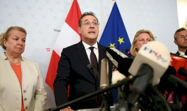 Avusturya'da Başbakan Yardımcısı istifa etti