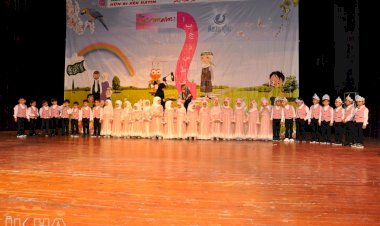 Kur'an'ı hatmeden miniklere taç giydirilip, diplomaları verildi