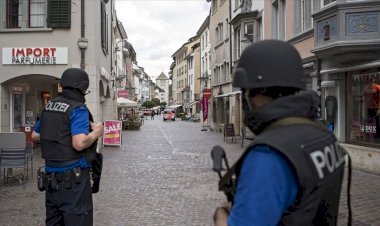 Almanya'da ırkçı tehdit mektupları alan Türk avukatın davasıyla ilgili bir polisin evinde arama