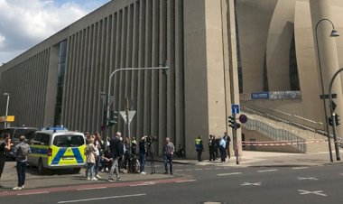 Almanya'da 3 camiye bomba ihbarı