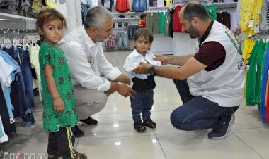 Avrupa Yetim Eli yetimlere bayram sevinci yaşattı