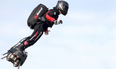 Fransız mucit Manş Denizi'ni uçan kaykayla geçti