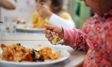 Menüsünden domuz etini kaldıran iki anaokuluna tehditler yağıyor