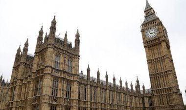 İngiltere Kraliçesi parlamentoyu askıya alma teklifini onayladı