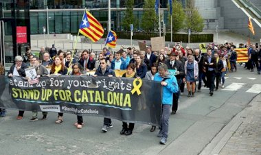 Brüksel'de Katalan siyasetçilere verilen cezalar protesto edildi