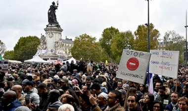 Paris'te İslam karşıtı açıklamalar ve saldırılar protesto edildi
