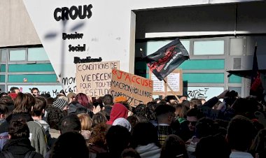 Fransa'da protesto düzenleyen öğrenciler üniversiteyi kapattı
