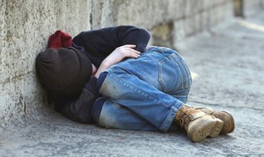 Paris'te 700 çocuk geceyi sokakta geçiriyor