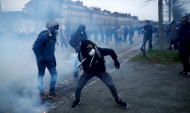 Fransa'daki gösterilere 339 bin kişi katıldı